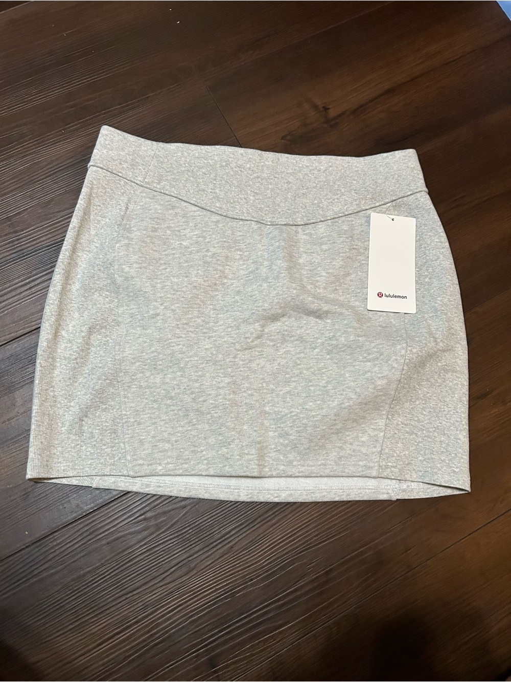 lululemon athletica NWT Light Heather Gray Scuba High Rise Mini Skirt